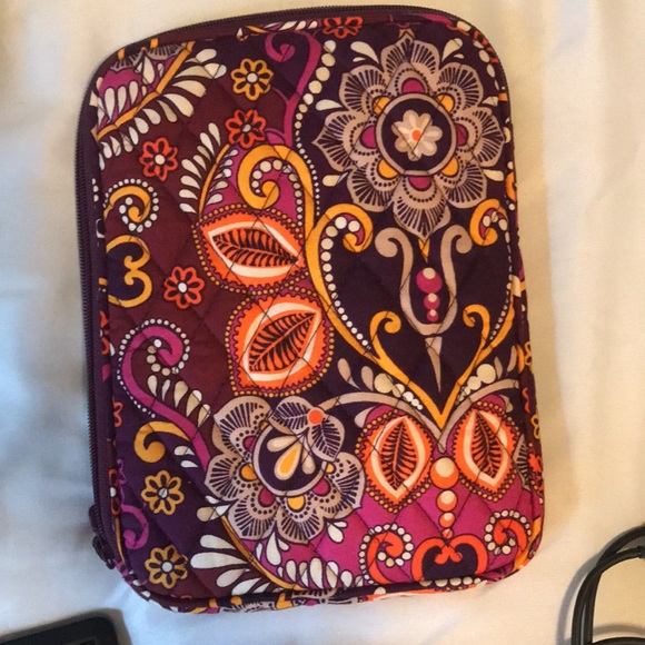 Kindle fire and case - Picture 4 of 7